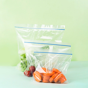 Bolsas con cierre de cremallera, aptas para uso en refrigeradores, impresas y fabricadas en Vietnam, hechas de plástico LDPE, con un grosor de 45-70 mm. - Product Image 1