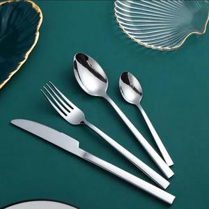 Ensemble de couverts de luxe en acier inoxydable durable comprenant fourchettes, couteaux et cuillères au design moderne et haut de gamme pour les dîners et les événements - Product Image 3