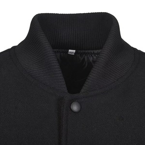 Blouson universitaire noir en laine avec manches en cuir grainé et doublure matelassée – Veste Letterman haut de gamme - Product Image 5
