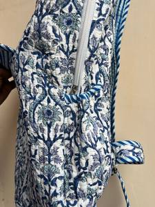 กระเป๋าเป้ผ้าฝ้ายเย็บลายขนาดใหญ่พับได้ ทำด้วยมือ สำหรับผู้ชายและผู้หญิง น้ำหนักเบา เหมาะสำหรับเดินทาง ไปโรงเรียน ฤดูร้อน/ฤดูใบไม้ผลิ สไตล์โบฮีเมียน - Product Image 4