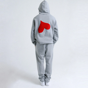Ensemble survêtement homme gris à capuche avec patchs cœurs rouges, coupe décontractée, manches longues, pour l'automne - Product Image 2