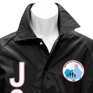 แจ็คเก็ต Jack & Jill Letter Line พร้อมปักตราสัญลักษณ์สีดำ กระดุมคุณภาพพรีเมียม เสื้อผ้าลำลองสำหรับงานต่างๆ จำหน่ายส่ง เสื้อคลุมสำหรับใส่ทุกวัน - Product Image 2