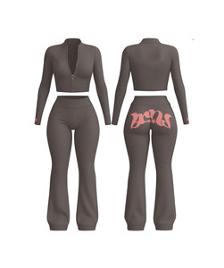Top corto elástico de lujo de mezcla de algodón de 340 GSM y leggings acampanados de tela suave y lisa color marrón tierra con logo estampado personalizado para mujer. - Product Image 1