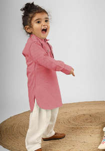 ชุดคุรตะสีชมพูสำหรับเด็กผู้ชาย ชุดพื้นเมืองผ้าฝ้ายเนื้อนุ่มพร้อมกางเกงนอนสีขาว ชุดพิธีกรรมแบบดั้งเดิมสำหรับเด็กทารกชาย - Product Image 2