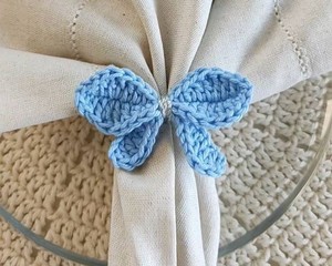 Elegante y Delicado Anillo para Servilletas de Ganchillo con Lazo Azul, Hecho a Mano con Cuentas Plateadas, Decoración de Mesa para Bodas y Fiestas - Product Image 1