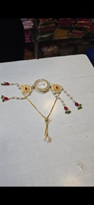 สร้อยข้อมือนาฬิกาแบบ Kundan ชุบทองสำหรับผู้หญิง นาฬิกาข้อมือสไตล์ชาติพันธุ์ดั้งเดิม ประดับมุก Latkan พร้อมสายปรับได้ - Product Image 2