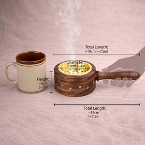 Brûleur d'encens rustique en bois avec incrustations étoilées et insert en métal doré perforé pour la décoration intérieure et l'aromathérapie - Product Image 4