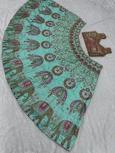 Lehenga en soie slub de qualité supérieure avec broderie au fil, travail Dori et sequins pour mariage, Diwali, fête - Prêt pour l'été - Product Image 5