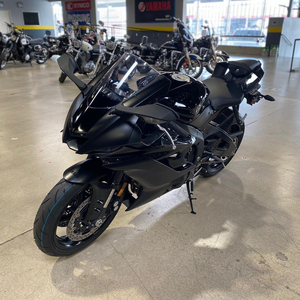 Moto de Supersport sur Piste pour Yamaha YZF R6 600cc d'Occasion – Idéale pour la Course Professionnelle et les Circuits - Product Image 1