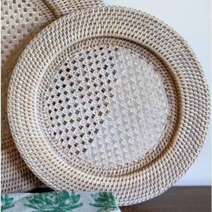 Assiettes rondes en rotin naturel de 13 pouces, design rustique tressé, pour mariage ou présentation de repas champêtres - Product Image 1