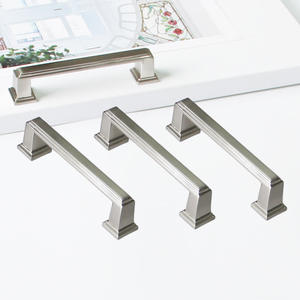 Precio al por mayor Tirador de aleación de zinc moderno y transicional para muebles de cocina, baño y dormitorio - Product Image 4