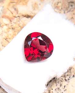 Piedra preciosa de granate rojo sangre natural en forma de corazón, piedra suelta para la fabricación de joyas, anillos, colgantes y collares. - Product Image 1
