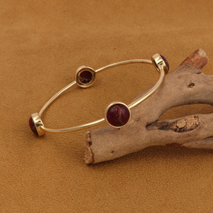 Bracelet tennis fait main en pierre précieuse grenat Mohave plaqué or, bijou statement en pierre rouge, cadeau R - Product Image 1