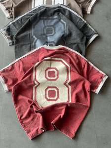 T-shirt léger en maille à manches courtes pour homme, coupe classique, effet délavé, col rond, avec numéro 8 imprimé au dos et bordure contrastante - Product Image 2