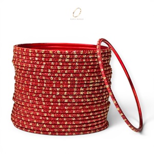 Pulsera de Acero Inoxidable para Mujer, Antideslustre, en Rojo Intenso con Superficie Texturizada y Cristales Chapados en Oro, Precio al por Mayor - Product Image 2