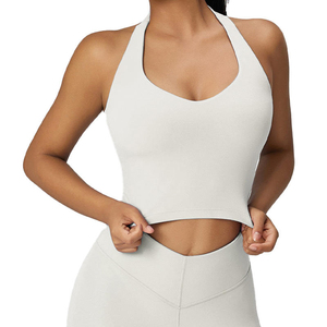 Sujetador deportivo de punto transpirable con cuello en U y tirantes halter para mujer, con almohadillas extraíbles y copa completa, ideal para yoga, fitness y gimnasio. - Product Image 1