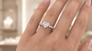 แหวนเพชรทรงหัวใจ 1 กะรัต แบบฝังเพชรรอบวง ดีไซน์โรแมนติก ทองคำขาว 14K เพชรทรงหัวใจเพาะเลี้ยงในห้องปฏิบัติการ แหวนหมั้น รับผลิตตามแบบ OEM เครื่องประดับสั่งทำ - Product Image 3
