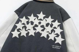 Chaqueta de cuero y algodón gris con cuello alto, logotipo frontal, diseño de diamantes gruesos, chaqueta universitaria personalizada para hombre, chaqueta varsity para hombre - Product Image 3