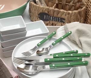Ensemble de couverts en acier inoxydable 6 pièces, vert sauge, manche riveté, couteau, fourchette, cuillère, spatule - Product Image 2