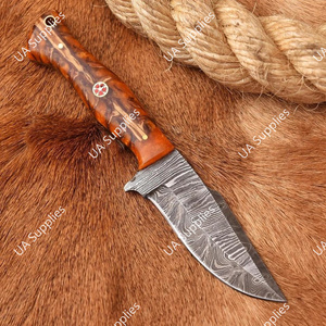 มีดแค้มปิ้งเหล็กดามัสกัสขายดี ด้ามจับรูปทรงกรวยสน พร้อมปลอกหนัง รับผลิตตามแบบ OEM/ODM คุณภาพระดับอุตสาหกรรม - Product Image 2