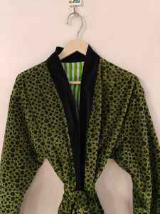 Women's <b>Green</b> Animal Print <b>Velvet</b> Kimono Robe V-Neck Full-Length Long Sleeves Winter Casual Luxury Coat Machine-Washable - Product Image 2