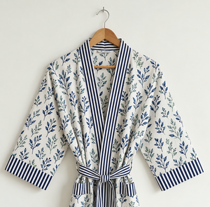 Robe kimono florale pour femme, col en V, manches trois quarts, peignoir avec bordure rayée et ceinture à nouer - Product Image 1