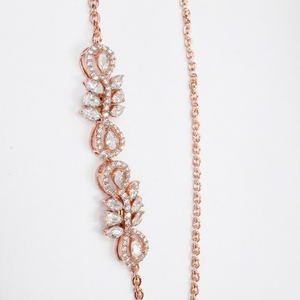 Collar con Diamantes Cultivados en Laboratorio, Corte Pera y Redondo, en Oro Rosa de 9K |   Joyería Fina y Elegante - Product Image 1