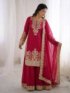 Présentation de la nouvelle collection de créateurs SILK avec un ensemble haut-bas et dupatta entièrement brodé et orné de motifs complexes, entièrement cousu. - Product Image 2