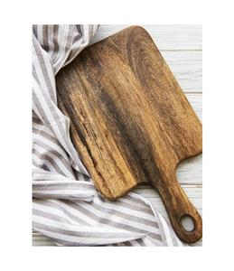Tabla de cortar de madera premium para la preparación de alimentos en la cocina, con una superficie duradera y un acabado de madera natural. - Product Image 4