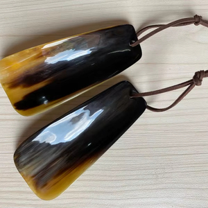 Cuerno de búfalo grabado personalizado para viaje, calzador de viaje, calzador, calzador de mango corto, regalo para hombres, cuerno auténtico - Product Image 1