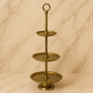Soporte de Servicio Metálico de Tres Niveles en Plata Antigua Premium con Bandejas Redondas Martilladas, Exhibidor que Ahorra Espacio para Postres y Aperitivos - Product Image 2