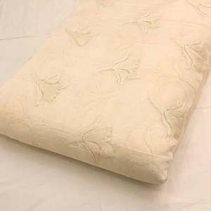Tissu en dentelle brodée de haute qualité, tissu en maille jacquard floral élégant imprimé pour la décoration de vêtements de mariée - Product Image 1