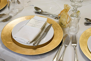 Plato de Presentación Redondo Dorado Cepillado, Elegante Plato Metálico para Cena, Decoración de Mesa para Bodas, Fiestas, Banquetes y Recepciones - Product Image 2