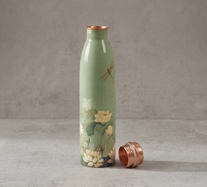 Botella de Agua de Cobre Puro con Diseño Floral de Loto, a Prueba de Fugas, Ayurvédica, Reutilizable y Ecológica - Product Image 4