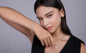 Pulsera de Diamantes Personalizada en Oferta con Acabado Elegante para Amantes de la Joyería Fina, Accesorios de Moda de Lujo Disponibles para la Venta - Product Image 6