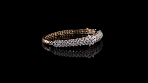 Bracelet jonc en diamant de laboratoire de créateur avec sertissage complexe, bijou élégant et remarquable pour les fêtes et les événements spéciaux - Product Image 4