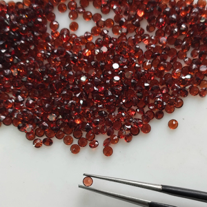 โกเมนสีแดงธรรมชาติ 2.25 มม. ทรงกลมเจียระไนแบบบริลเลียนท์ คุณภาพดีที่สุด พลอยเม็ดเดี่ยวสำหรับทำเครื่องประดับ - Product Image 4
