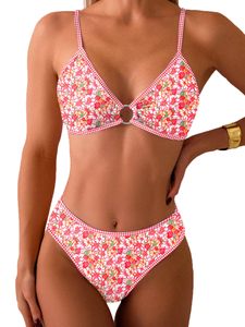 Bikinis florales rosas listos para exportar con ribetes de guinga blanca. Suministro de pedidos al por mayor personalizados y con MOQs bajos para minoristas globales. - Product Image 6