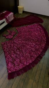 Deslumbra en esta temporada festiva con el hermoso y moderno Lehenga Choli de terciopelo de ZAIN EXPORT - Secado rápido para fiestas, bodas y graduaciones - Product Image 4
