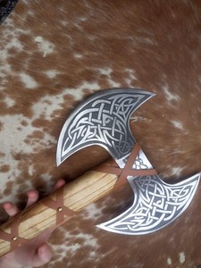 Hache Viking artisanale gravée, en acier à haute teneur en carbone, manche en bois, revêtement en cuir - Outil de camping, cadeau personnalisé, garantie 3 ans - Product Image 3