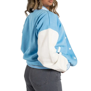 Blousons universitaires personnalisés pour femmes 100 % laine avec manches contrastantes, bordure côtelée et fermeture à boutons-pression – Vêtements d'extérieur style universitaire - Product Image 2