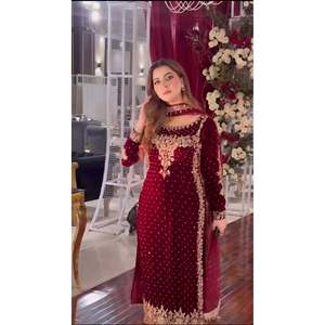 Conjunto de Top-Dupatta y Pantalón Rojo para Mujer NSR Designer con Bordado Intenso y Lentejuelas, Talla L, Estilo Elegante - Product Image 3