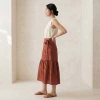 Jupe mi-longue en coton rouge brique à volants pour femmes, avec tissu léger, style moderne, coupe confortable pour tous les jours