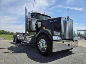 Camión Semirremolque Kenworth W900 Cummins GX 2024 en Perfecto Estado | Tractor | Camiones - Product Image 1