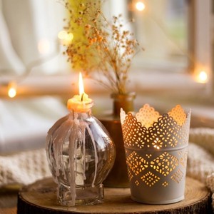 Candelabro Clásico de Hierro con Patrón Cortado a Láser, Impermeable, Decoración Navideña para el Hogar, Centro de Mesa - Product Image 1
