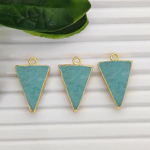 Colgante Triangular Turquesa Electrochapado, Turquesa Natural de 20x15mm, Conector de Placa Chapada en Oro Hecho a Mano para Fabricación de Joyas - Product Image 3