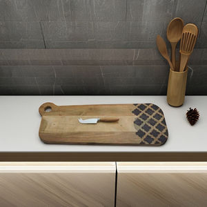 Planche à découper en bois de manguier personnalisée au design durable et élégant avec une planche à fromage tendance en résine naturelle pour le service - Product Image 1