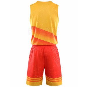 Tenue de basketball en polyester respirant haute performance, design sublimé, ensemble personnalisé pour les matchs de compétition - Product Image 3