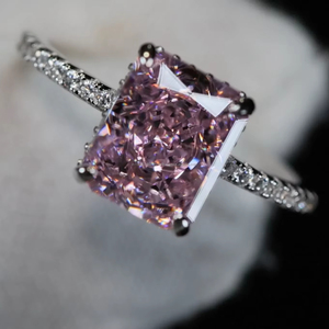 Anillo de Diamante Rosa Corte Radiante en Oro Blanco con Banda Pavé, Anillo de Compromiso de Lujo para Mujer, Elegante Anillo Solitario - Product Image 4