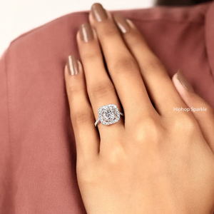 Anillo de Compromiso de Plata de Ley 925 con Corte Redondo Halo y Moissanita VVS, Anillo de Promesa de Boda Chapado en Oro Blanco de 18K - Product Image 5